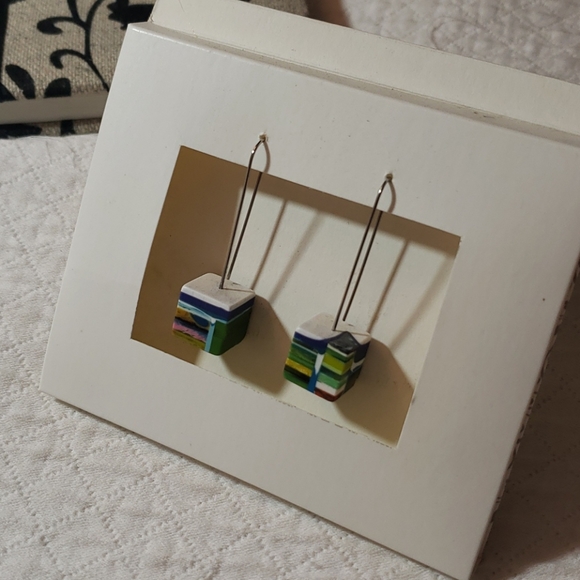 Handmade resin dice earrings - Picture 3 of 6